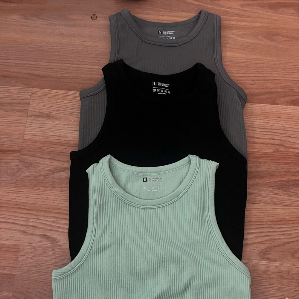 3 Athletic tank tops size s